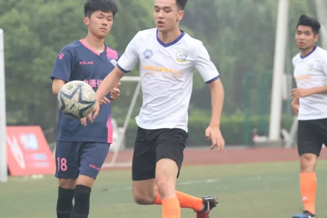 媒体人：下半场连续换人之后有点乱 热身赛不怕输球得多找强队